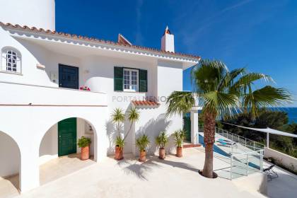 Impresionante casa con vistas panorámicas al mar en Santo Tomás con licencia turistica