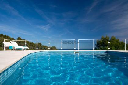 Impresionante casa con vistas panorámicas al mar en Santo Tomás con licencia turistica