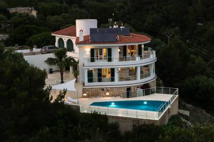 Impresionante casa con vistas panorámicas al mar en Santo Tomás con licencia turistica
