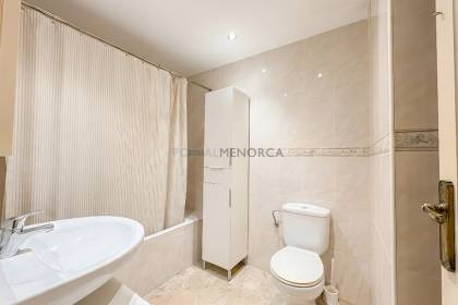 Piso de dos dormitorios en Avenida Menorca, Maó