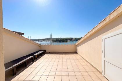 Magnifico duplex en primera linea del puerto de Mahón