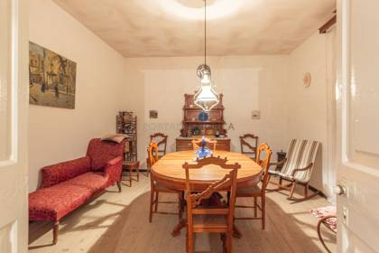 Finca rústica en Menorca con varias edificaciones, piscina, electricidad de red y pozo propio