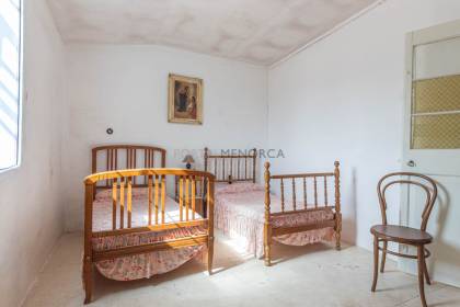 Finca rústica en Menorca con varias edificaciones, piscina, electricidad de red y pozo propio
