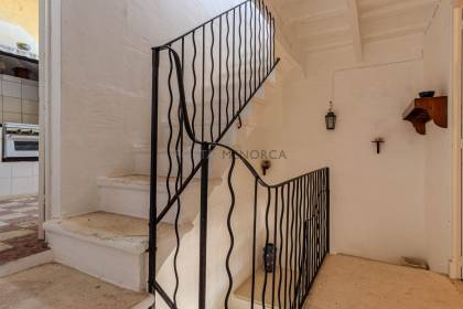 Finca rústica en Menorca con varias edificaciones, piscina, electricidad de red y pozo propio