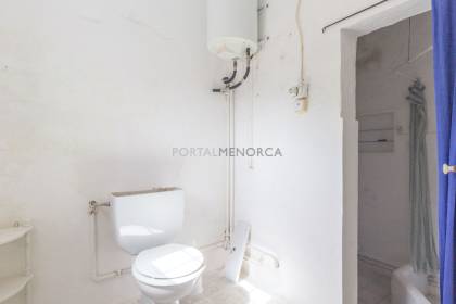 Finca rústica en Menorca con varias edificaciones, piscina, electricidad de red y pozo propio