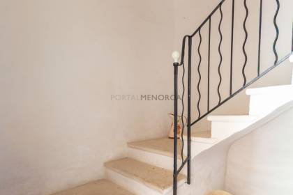 Finca rústica en Menorca con varias edificaciones, piscina, electricidad de red y pozo propio