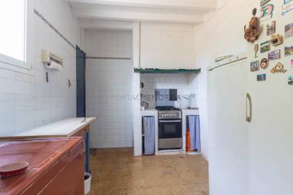 Finca rústica en Menorca con varias edificaciones, piscina, electricidad de red y pozo propio