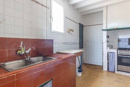 Finca rústica en Menorca con varias edificaciones, piscina, electricidad de red y pozo propio
