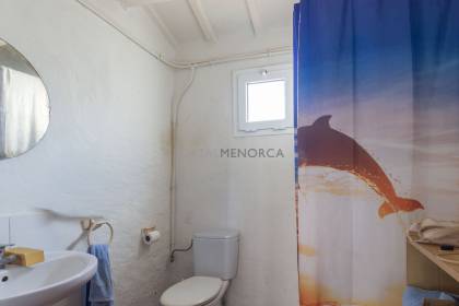 Finca rústica en Menorca con varias edificaciones, piscina, electricidad de red y pozo propio