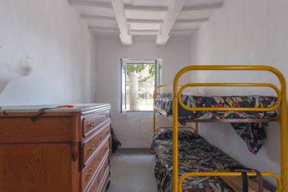 Finca rústica en Menorca con varias edificaciones, piscina, electricidad de red y pozo propio