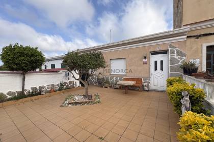 House in Maó with 3 bedrooms and in good condition.