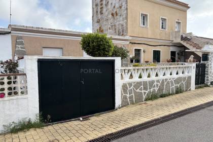 House in Maó with 3 bedrooms and in good condition.