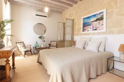 Casa con patio reformada en Mahón