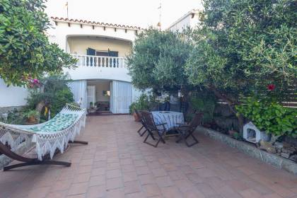 Ground-floor apartment with patio and covered terrace in Macaret, Menorca
