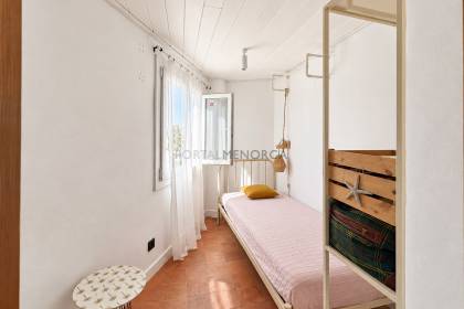 Casa en planta piso totalmente reformada, con terraza y altillo
