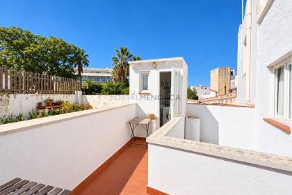 Casa en planta piso totalmente reformada, con terraza y altillo