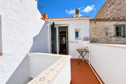 Casa en planta piso totalmente reformada, con terraza y altillo