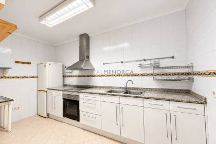 Maison de trois étages avec garage pour deux voitures en plein centre de Maó
