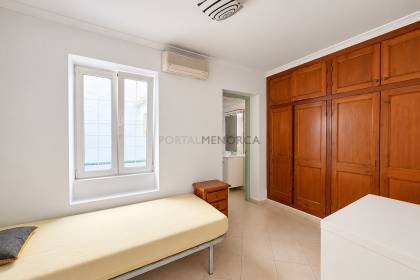 Maison de trois étages avec garage pour deux voitures en plein centre de Maó
