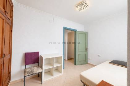Maison de trois étages avec garage pour deux voitures en plein centre de Maó

