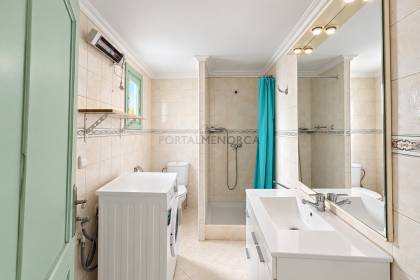 Maison de trois étages avec garage pour deux voitures en plein centre de Maó
