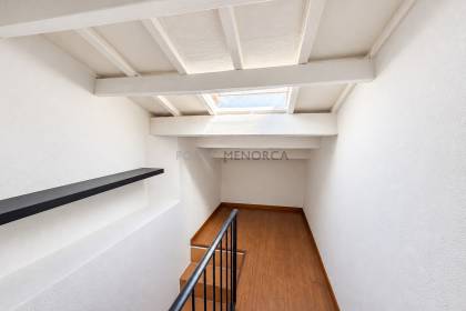 Maison de trois étages avec garage pour deux voitures en plein centre de Maó
