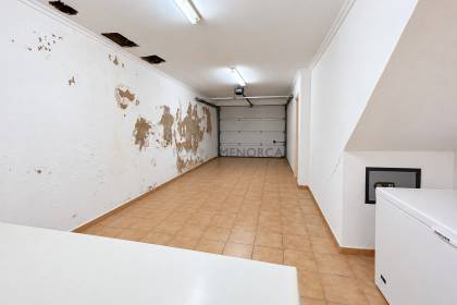 Maison de trois étages avec garage pour deux voitures en plein centre de Maó
