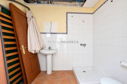 Maison de trois étages avec garage pour deux voitures en plein centre de Maó
