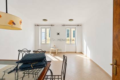 Maison de trois étages avec garage pour deux voitures en plein centre de Maó
