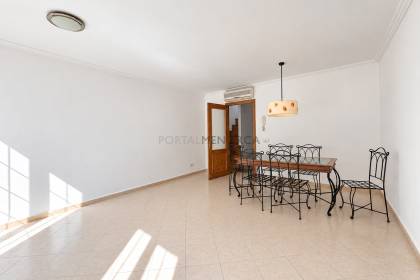 Maison de trois étages avec garage pour deux voitures en plein centre de Maó
