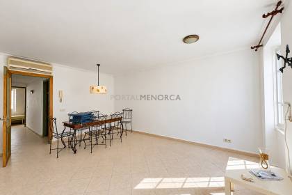 Maison de trois étages avec garage pour deux voitures en plein centre de Maó
