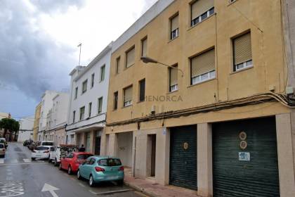 Commercial premises and several garages for sale in Maó