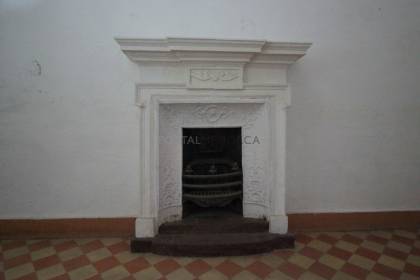 18th Century building for sale in the centre of Maó