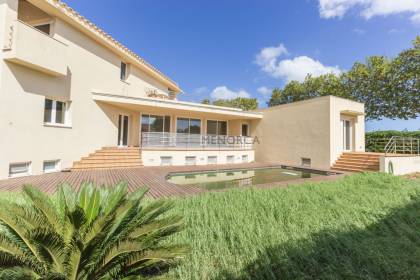Large villa with pool for sale in Mahon