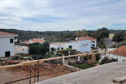 Casa en construcción en Es Canutells, costa Sur, Menorca.