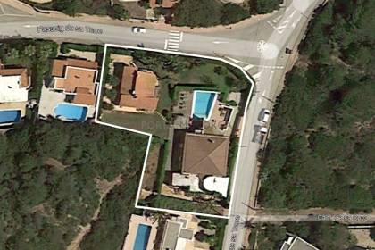 House with sea views and adjoining house on Punta Prima beach.