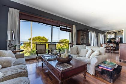 Villa avec vue sur la mer et maison attenante, plage de Punta Prima