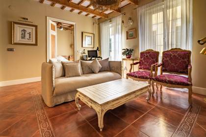 Refurbished flat in the centre of Mahón, and only two neighbours!