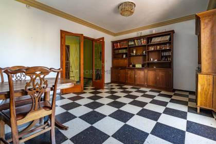 Four bedroom flat with lift in Mahón