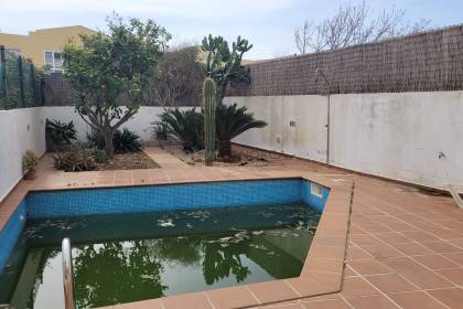 Casa adosada con piscina privada en Mahón