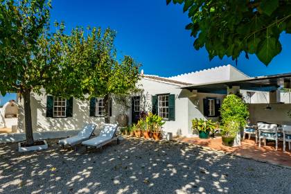 Country house with sea views on the South Coast