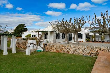 Maison de campagne avec vue sur la mer sur la côte sud