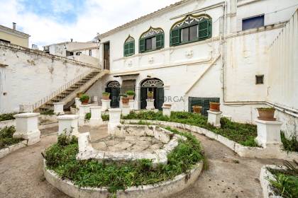 Exclusiva Casa Señorial en el Corazón del Casco Antiguo de Mahón