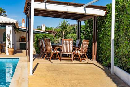 Chalet con piscina en segunda línea de mar de Cap den Font