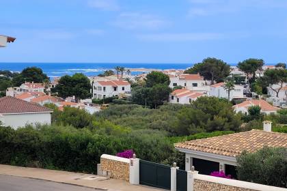Flat with sea views in Puerto Addaia