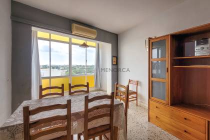 Flat with lift and open views in Mahón.