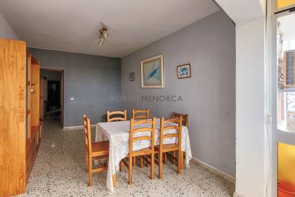 Flat with lift and open views in Mahón.