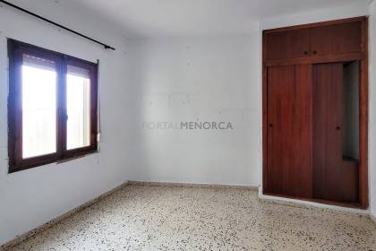 Flat with lift and open views in Mahón.