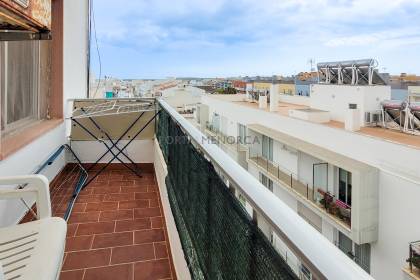 Flat with lift and open views in Mahón.