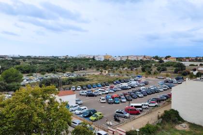 Flat with lift and open views in Mahón.